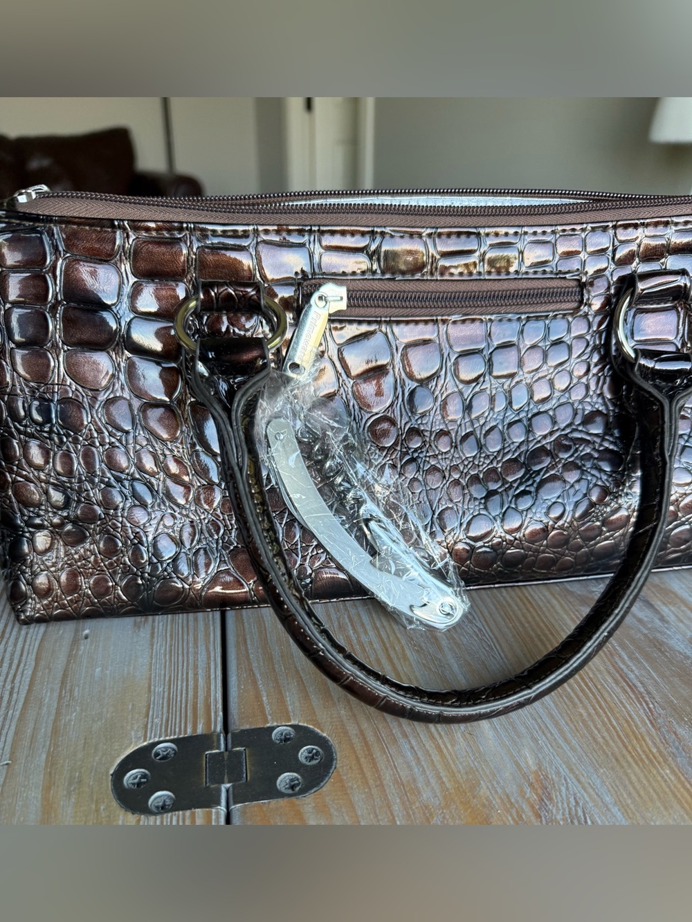 Insulated Wine Tote or Lunch Bag Brown and Black Croc-Embossed With Corkscrew - Picture 4 of 5